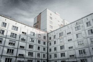 顔のくすみ改善に効果的な化粧品は？