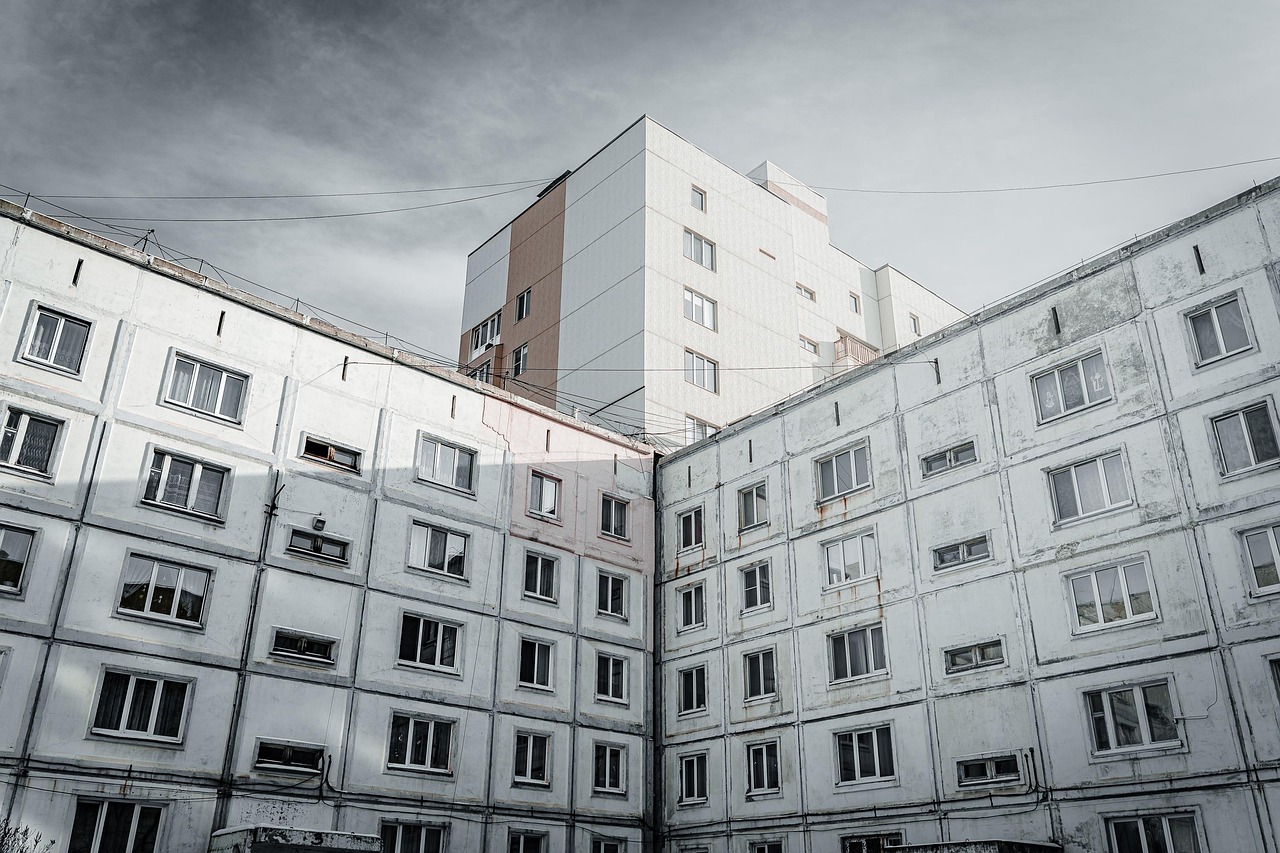 顔のくすみ改善に効果的な化粧品は？